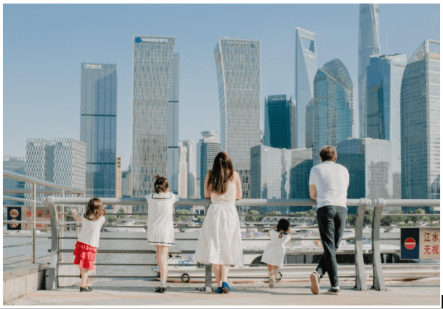 20 Essential Things to Pack in Bags for International Family Trip